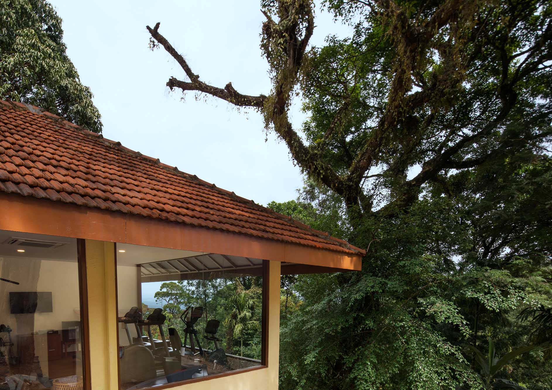 gym-view-from-outside