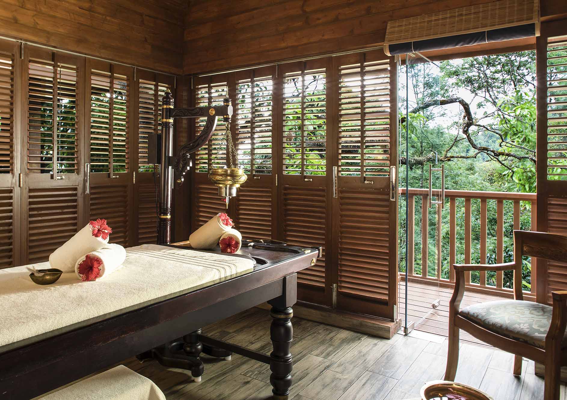 Luxury-ayurvedic-spa-massage-with-nature-view