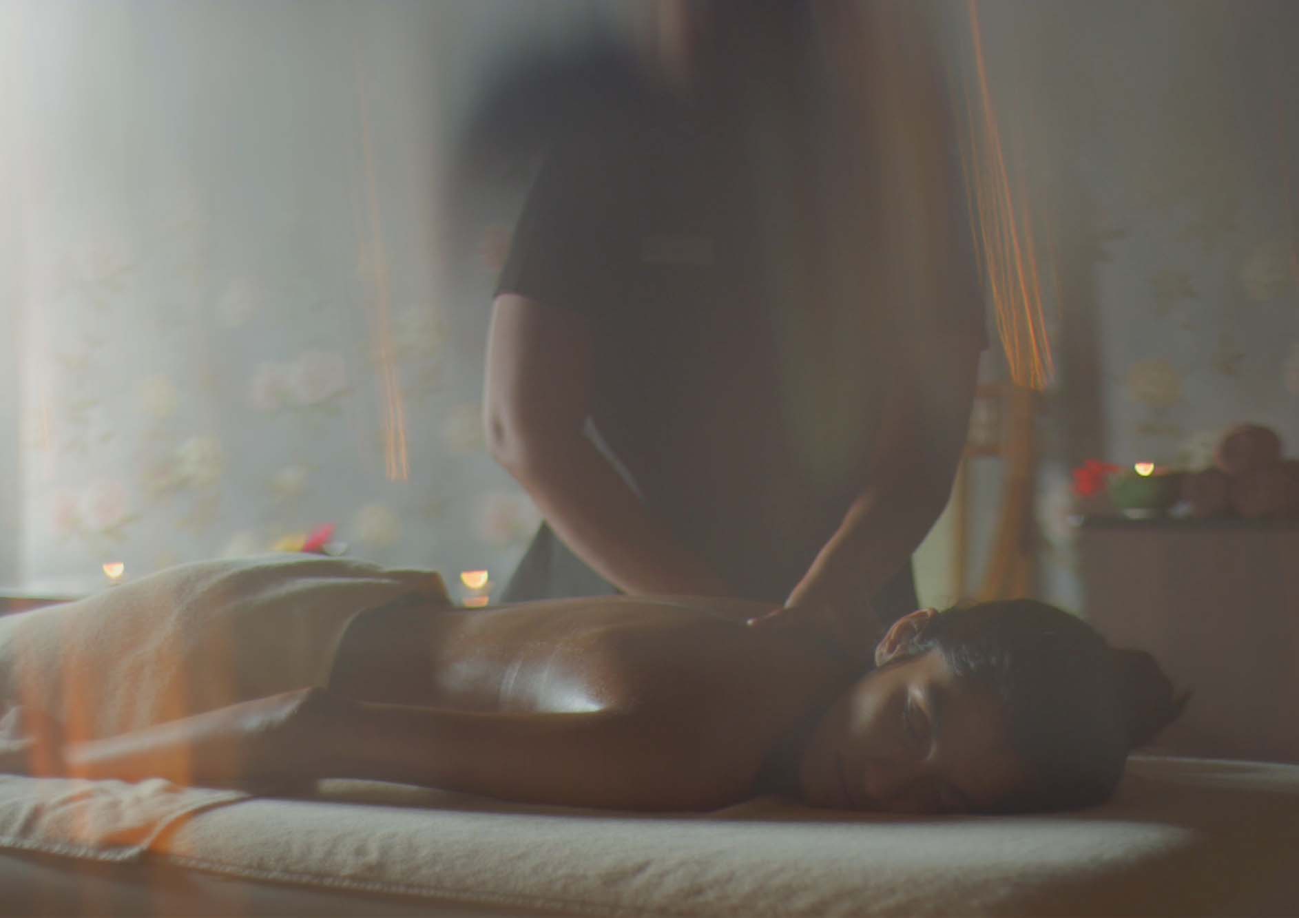 Young-woman-enjoying-massage-in-spa